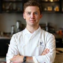 Porträt von Lukas Schneider, Koch und Rezeptentwickler